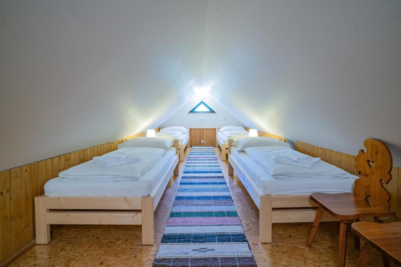 Pod Milonovou Apartment Velke Karlovice Bagian luar foto